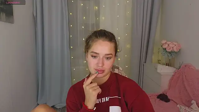 Snapshot of LovelyJessie chatting on 10, 3, 2025 LovelyJessie online show from 10, 3, 2025