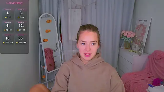 Snapshot of LovelyJessie chatting on 14, 10, 2025 LovelyJessie online show from 14, 10, 2025