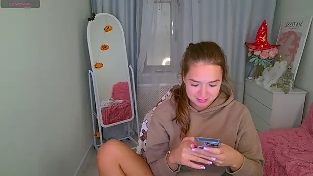 Snapshot of LovelyJessie chatting on 15, 10, 2025 LovelyJessie online show from 15, 10, 2025