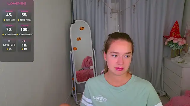 Snapshot of LovelyJessie chatting on 26, 10, 2025 LovelyJessie online show from 26, 10, 2025