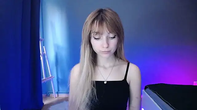 LuciaYoung online show from 18, 3, 2025