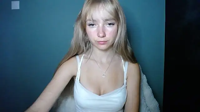 LuciaYoung online show from 13, 9, 2025