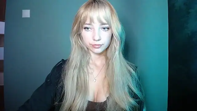 LuciaYoung online show from 7, 10, 2025