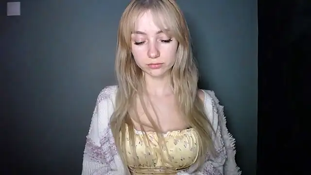 LuciaYoung online show from 7, 1, 2026