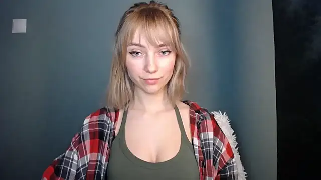 LuciaYoung online show from 23, 2, 2026