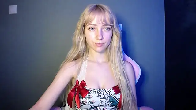 Snapshot of LuciaYoung chatting on 27, 4, 2026 LuciaYoung online show from 27, 4, 2026