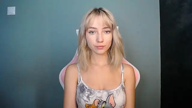 Snapshot of LuciaYoung chatting on 20, 6, 2026 LuciaYoung online show from 20, 6, 2026