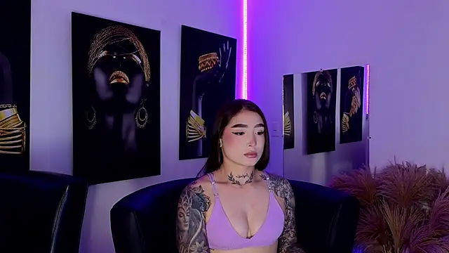  brenna hanson online show from 15, 11, 2025