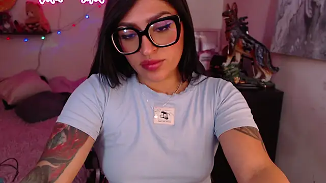 MissDennise online show from 28, 2, 2025