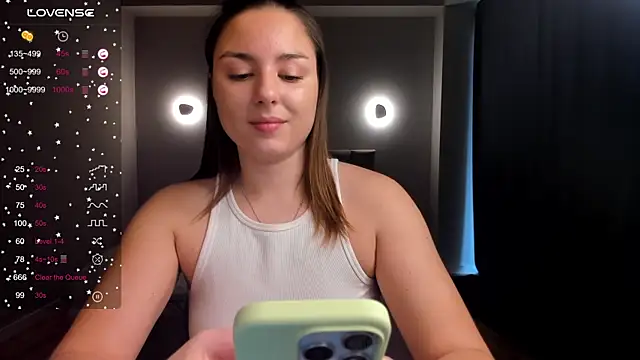 ThreeshaWhite online show from 19, 12, 2024