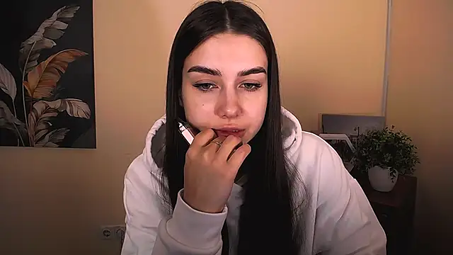 Snapshot of Lili_magic chatting on 8, 10, 2025 Lili magic online show from 8, 10, 2025