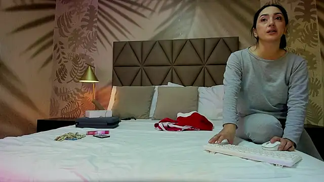 LIAH IZUMI online show from 20, 12, 2025