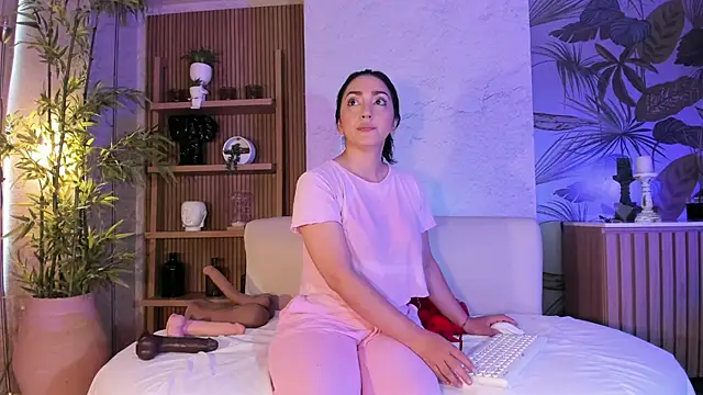 LIAH IZUMI online show from 16, 2, 2026