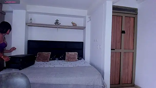 AbrilStivenson  online show from 18, 9, 2025