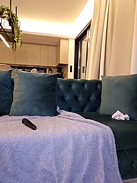 Laurahorney xo online show from 24, 2, 2025