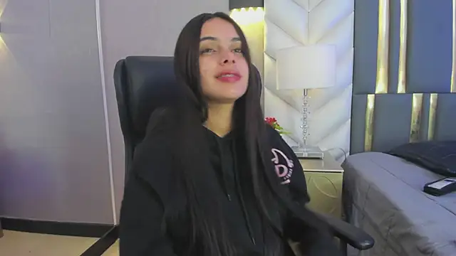 ChloeHarper  online show from 20, 4, 2026