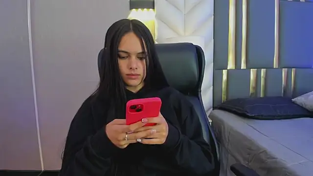 ChloeHarper  online show from 23, 4, 2026