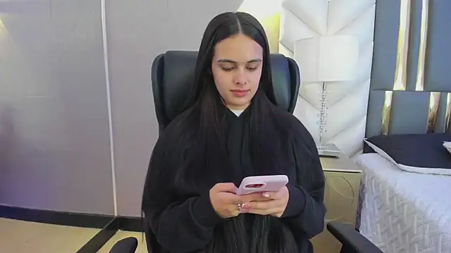 Snapshot of ChloeHarper_ chatting on 4, 6, 2026 ChloeHarper online show from 4, 6, 2026