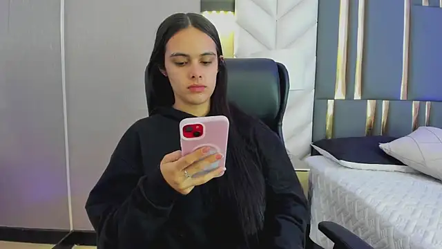 Snapshot of ChloeHarper_ chatting on 5, 6, 2026 ChloeHarper online show from 5, 6, 2026