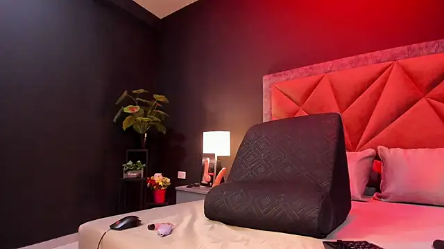 mia milff online show from 10, 9, 2025