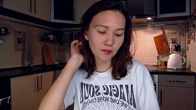 Kelly Yon online show from 16, 9, 2025