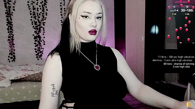 Snapshot of strawberry_elfcat chatting on 16, 4, 2026 strawberry elfcat online show from 16, 4, 2026