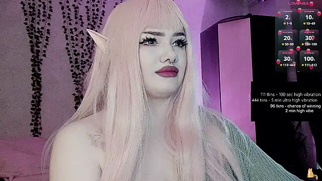 Snapshot of strawberry_elfcat chatting on 21, 5, 2026 strawberry elfcat online show from 21, 5, 2026