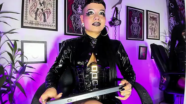 Snapshot of irregular_fetish_ chatting on 27, 5, 2026 irregular fetish online show from 27, 5, 2026