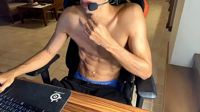 Snapshot of rippedbutskinny chatting on 5, 1, 2025 rippedbutskinny online show from 5, 1, 2025