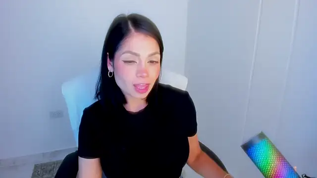 dominique21  online show from 14, 4, 2026