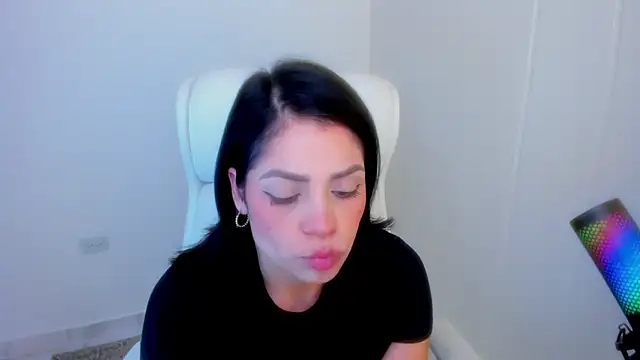 dominique21  online show from 27, 4, 2026