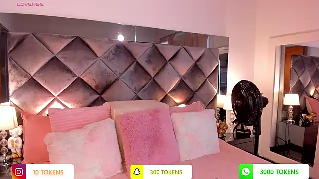 Snapshot of sofhiaa_adaams chatting on 8, 3, 2025 sofhiaa adaams online show from 8, 3, 2025