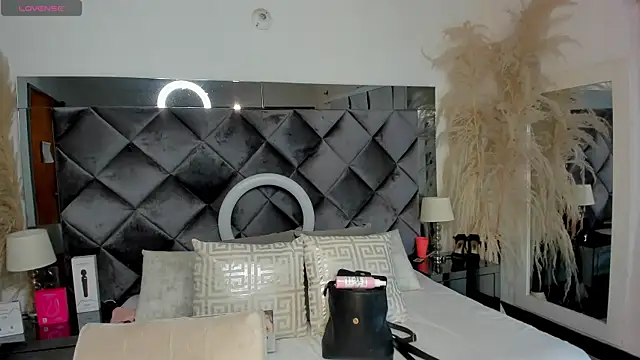 sofhiaa adaams online show from 27, 10, 2025