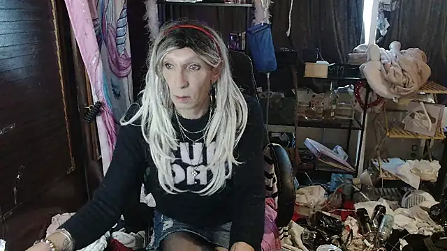 Ombeline1 online show from 4, 10, 2025