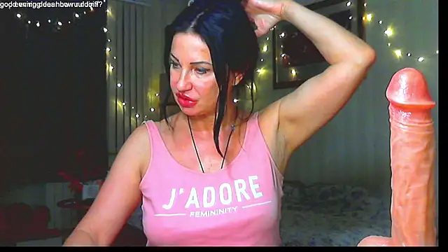 Snapshot of hornymommy69_ chatting on 20, 12, 2024 hornymommy69 online show from 20, 12, 2024