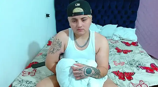 Snapshot of isabeautyx19 chatting on 5, 12, 2024 isabeautyx19 online show from 5, 12, 2024