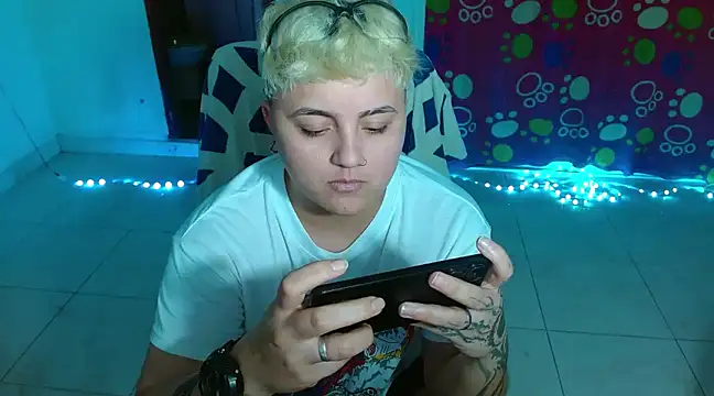 Snapshot of isabeautyx19 chatting on 15, 12, 2024 isabeautyx19 online show from 15, 12, 2024