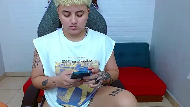 Snapshot of isabeautyx19 chatting on 18, 12, 2024 isabeautyx19 online show from 18, 12, 2024