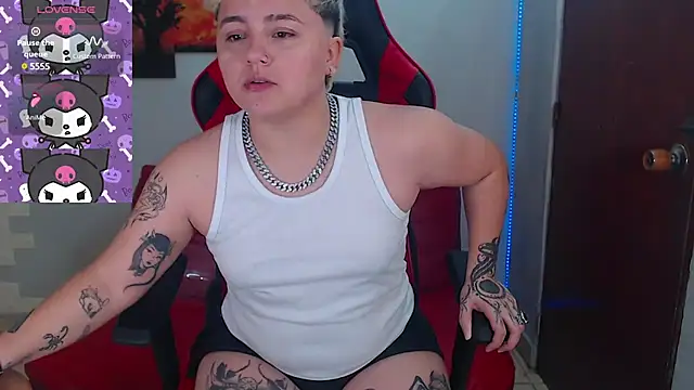 Snapshot of isabeautyx19 chatting on 8, 1, 2025 isabeautyx19 online show from 8, 1, 2025