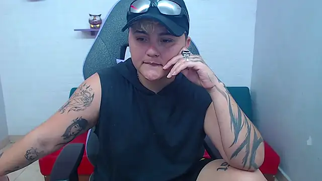 Snapshot of isabeautyx19 chatting on 1, 2, 2025 isabeautyx19 online show from 1, 2, 2025