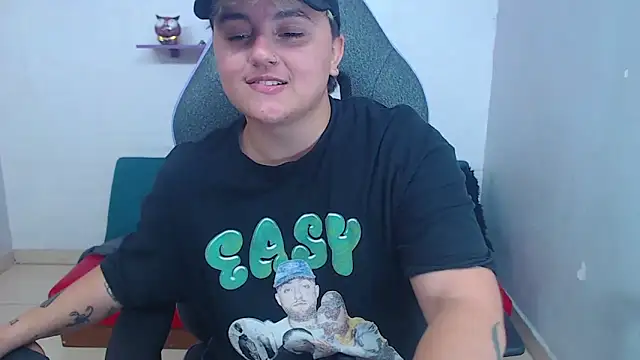 Snapshot of isabeautyx19 chatting on 8, 2, 2025 isabeautyx19 online show from 8, 2, 2025