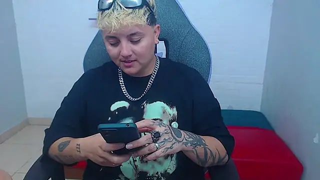 Snapshot of isabeautyx19 chatting on 9, 2, 2025 isabeautyx19 online show from 9, 2, 2025
