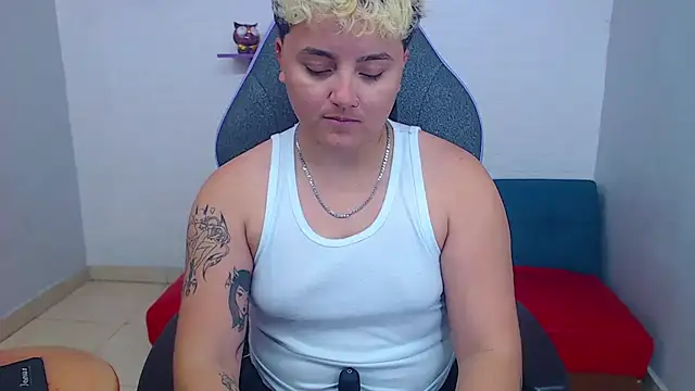Snapshot of isabeautyx19 chatting on 12, 2, 2025 isabeautyx19 online show from 12, 2, 2025