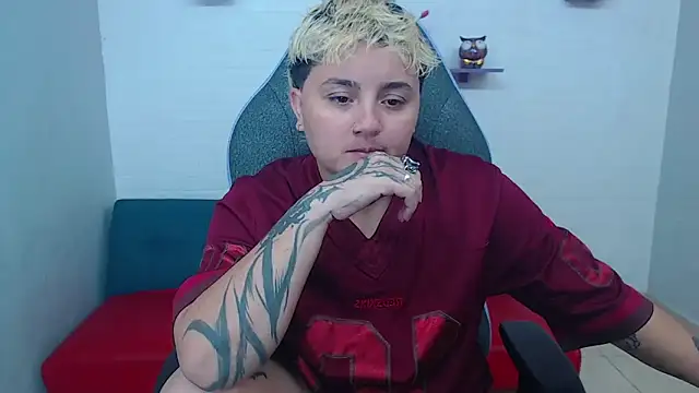 Snapshot of isabeautyx19 chatting on 14, 2, 2025 isabeautyx19 online show from 14, 2, 2025