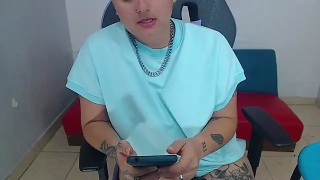 Snapshot of isabeautyx19 chatting on 1, 3, 2025 isabeautyx19 online show from 1, 3, 2025