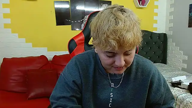 Snapshot of isabeautyx19 chatting on 2, 10, 2025 isabeautyx19 online show from 2, 10, 2025