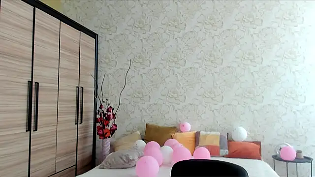 Snapshot of JulisSweet chatting on 6, 3, 2025 JulisSweet online show from 6, 3, 2025