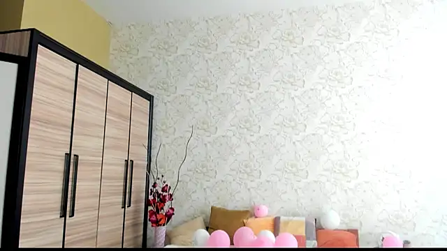 Snapshot of JulisSweet chatting on 8, 3, 2025 JulisSweet online show from 8, 3, 2025