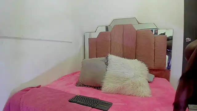 LoveQueen2 online show from 8, 2, 2025