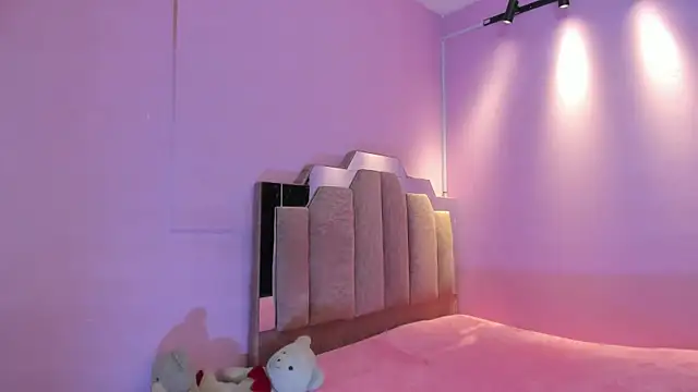 LoveQueen2 online show from 4, 2, 2026